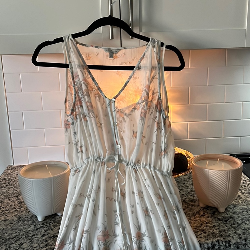 Cute flowery silk like maxi dress